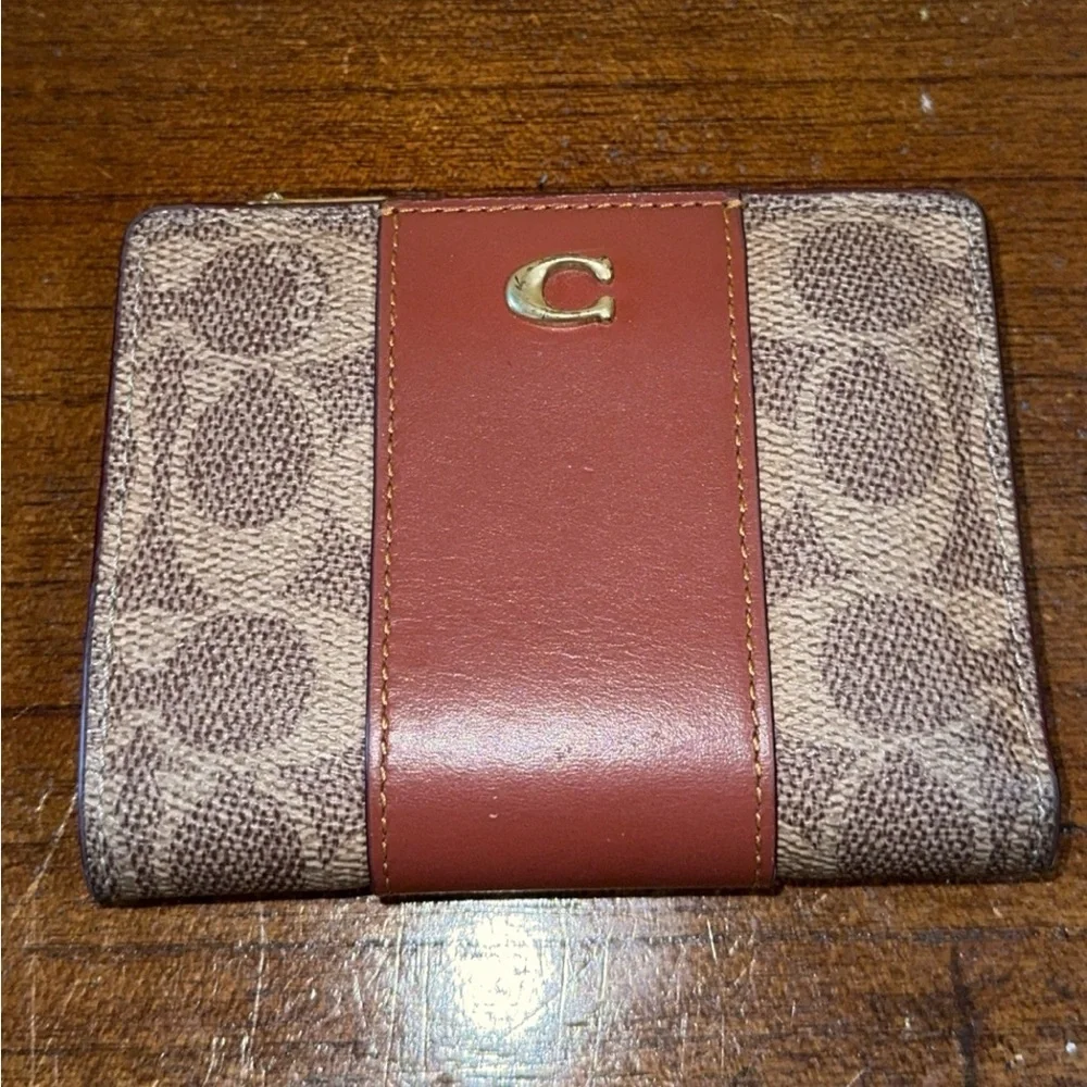 Coach 1941 Signature Logo Bi-Fold Classic Small Wallet Leather AUTHENTIC